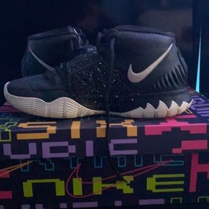 Kyrie 6 basketball shoes